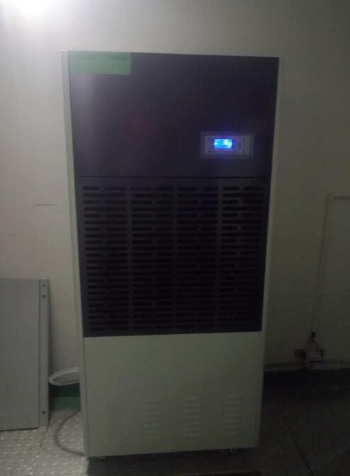 濕氣太重，導致開關柜爆裂！