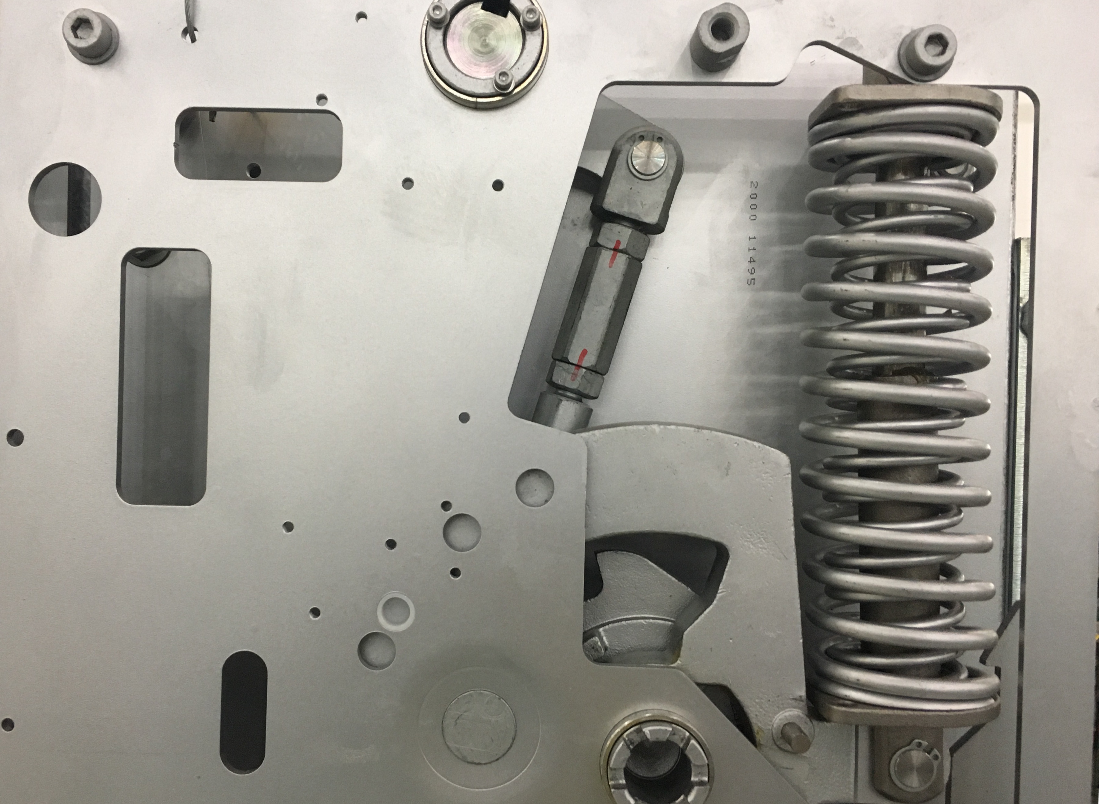 如何從根本上提高開關(guān)柜操作機(jī)構(gòu)的耐腐蝕性，請(qǐng)參見......