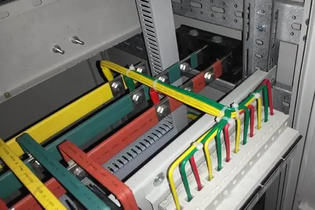 如何計(jì)算低壓開(kāi)關(guān)柜銅排的數(shù)量？這是我見(jiàn)過(guò)的較受歡迎和較美麗的文章！