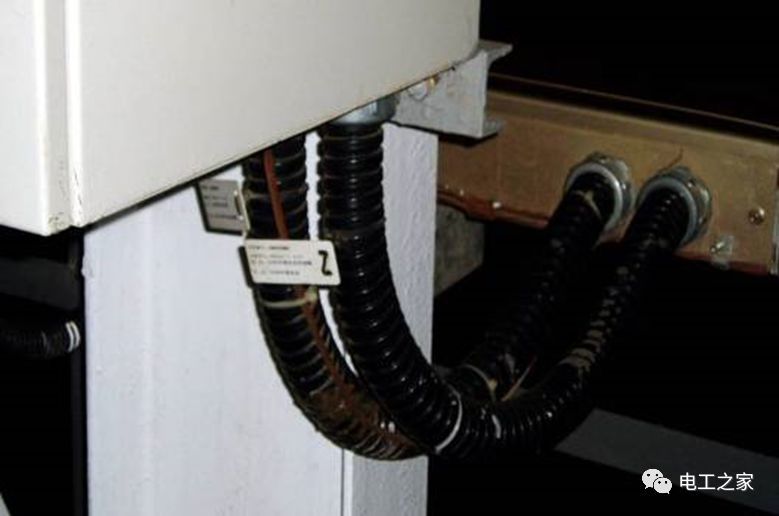 一條完成開關(guān)柜安裝，電纜橋架施工，電纜敷設(shè)及布線施工，照明配電箱施工