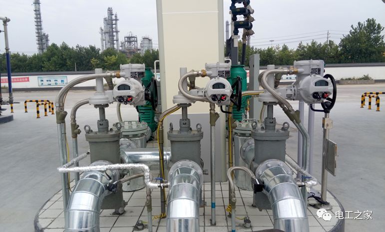 一條完成開關(guān)柜安裝，電纜橋架施工，電纜敷設(shè)及布線施工，照明配電箱施工