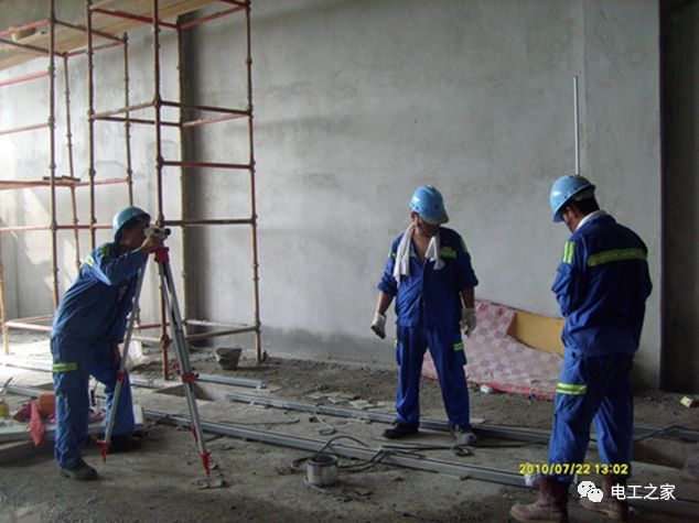 一條完成開關(guān)柜安裝，電纜橋架施工，電纜敷設(shè)及布線施工，照明配電箱施工