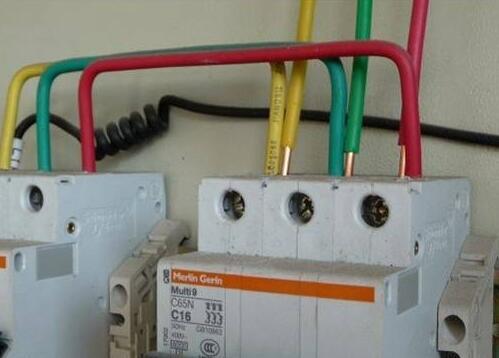 即使a 配電箱也不是一個(gè)真正的壞電工。