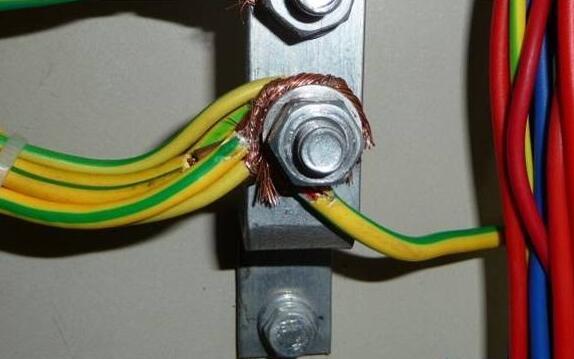 即使a 配電箱也不是一個(gè)真正的壞電工。