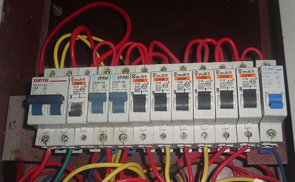 即使a 配電箱也不是一個(gè)真正的壞電工。