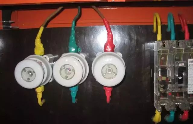 施工現(xiàn)場(chǎng)臨時(shí)用電配電箱及開(kāi)關(guān)箱配置和使用說(shuō)明，圖示詳圖