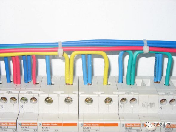 《建筑電氣工程施工質(zhì)量驗收規(guī)范》GB50303-2015 配電箱(機(jī)柜)安裝詳細(xì)說明！