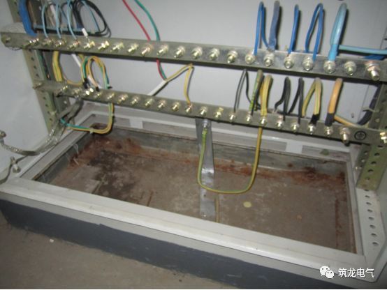 《建筑電氣工程施工質(zhì)量驗收規(guī)范》GB50303-2015 配電箱(機(jī)柜)安裝詳細(xì)說明！