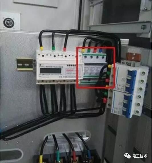 分析了配電箱的內(nèi)部結(jié)構(gòu)，誰能理解它？
