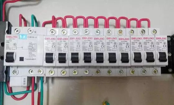 家庭配電箱分配如何合理？這種裝置確保你的家在50年內(nèi)不會(huì)被絆倒。