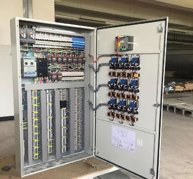 配電箱標(biāo)準(zhǔn)、接線方法、安裝方法和分類等。被詳細(xì)描述并且一次清楚。