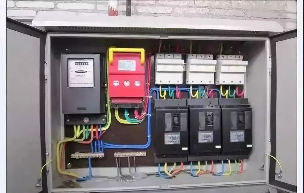 配電柜安裝禁忌:一個(gè)錯(cuò)誤往往會(huì)導(dǎo)致無盡的麻煩。