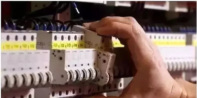 配電柜安裝禁忌:一個(gè)錯(cuò)誤往往會(huì)導(dǎo)致無盡的麻煩。